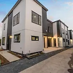 Jupiter St Holiday Home No 3